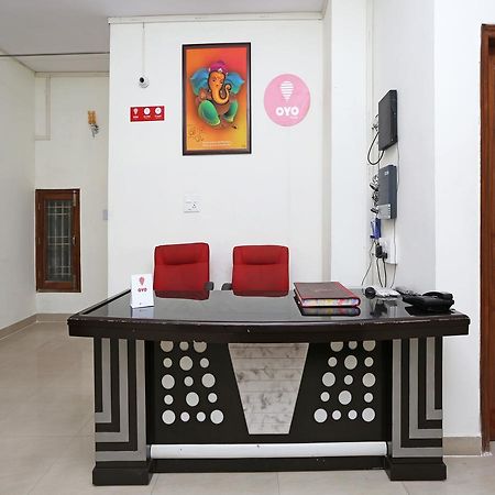 Oyo 8910 Celeste Inn Большая Нойда Экстерьер фото