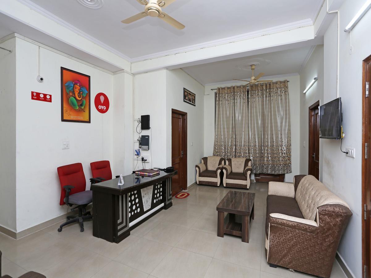 Oyo 8910 Celeste Inn Большая Нойда Экстерьер фото