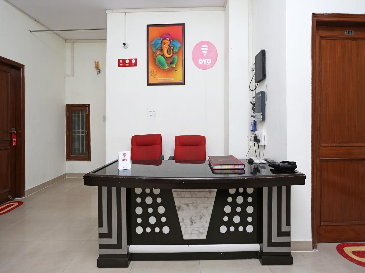 Oyo 8910 Celeste Inn Большая Нойда Экстерьер фото