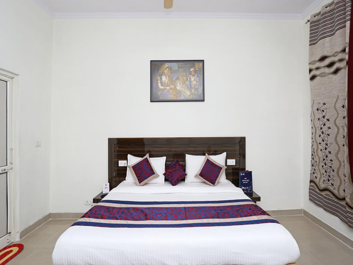 Oyo 8910 Celeste Inn Большая Нойда Экстерьер фото