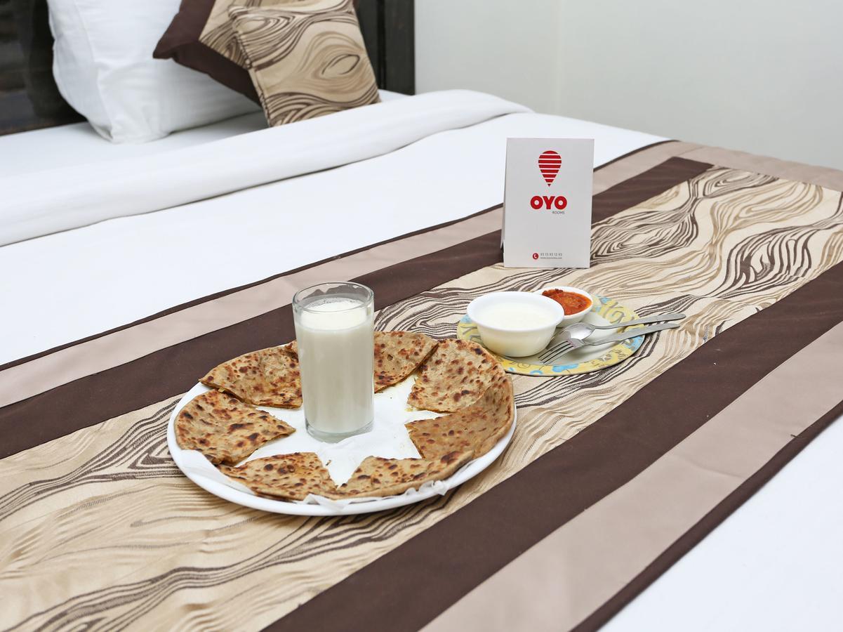 Oyo 8910 Celeste Inn Большая Нойда Экстерьер фото