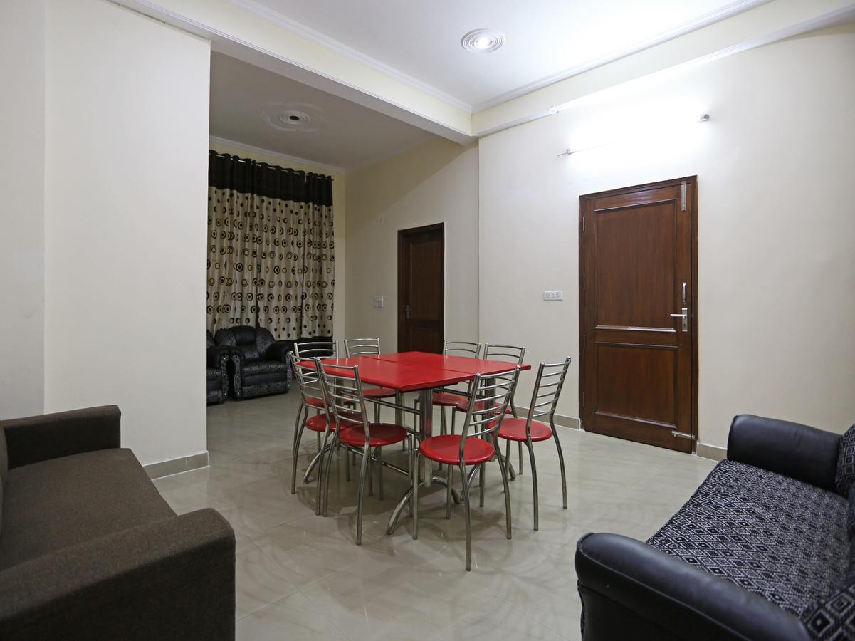 Oyo 8910 Celeste Inn Большая Нойда Экстерьер фото
